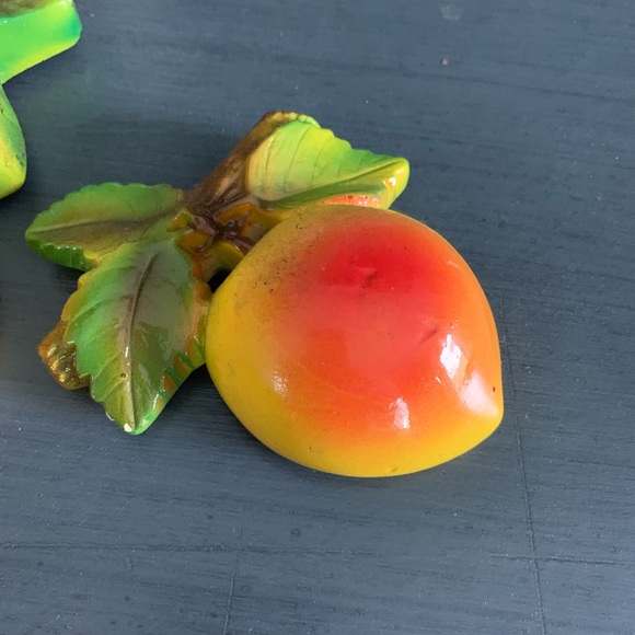 Vintage retro chalk fruit 3-pc set. - Picture 4 of 6